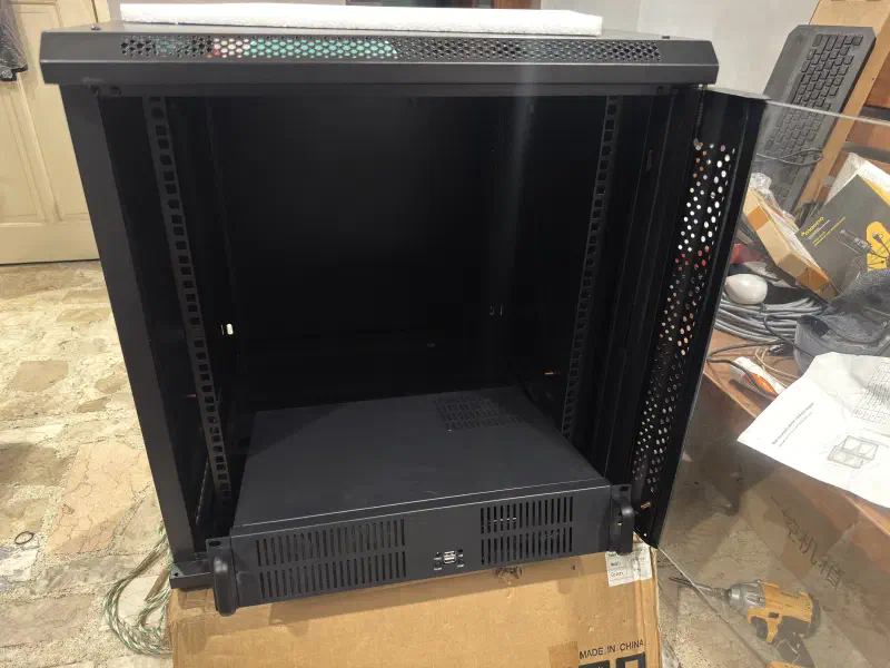 Server reference fit inside the rack